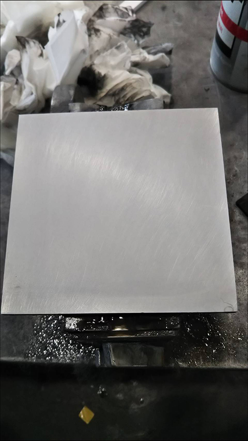 砥石で研磨